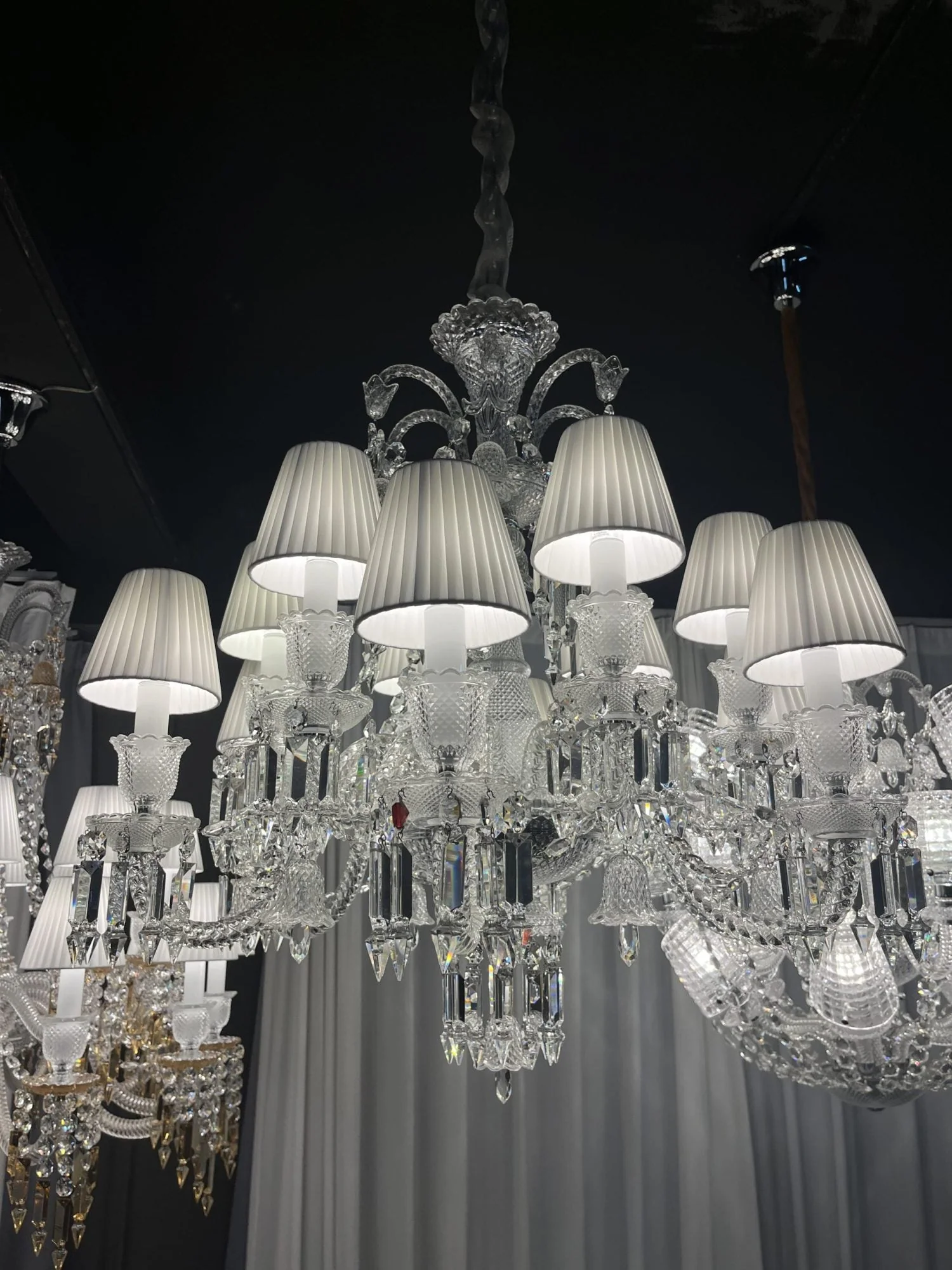 12 Lights Baccarat Zenith FLOU, JE TE VOIS FLOU CHANDELIER - Image 2