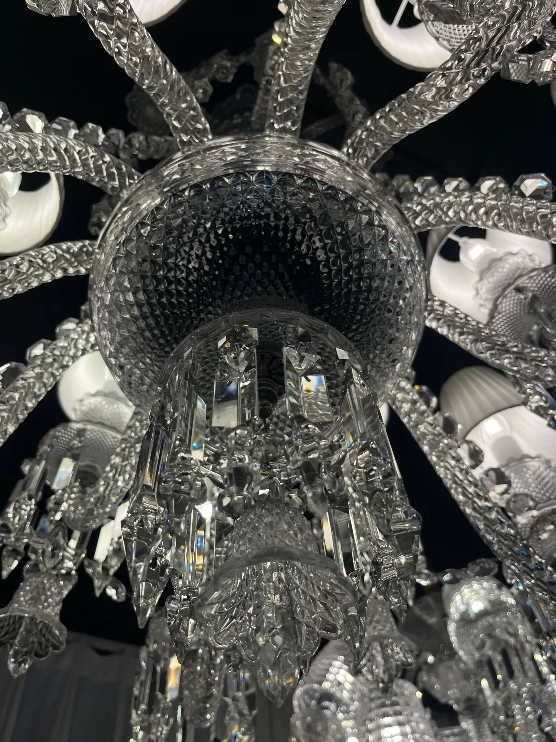 12 Lights Baccarat Zenith FLOU, JE TE VOIS FLOU CHANDELIER - Image 6