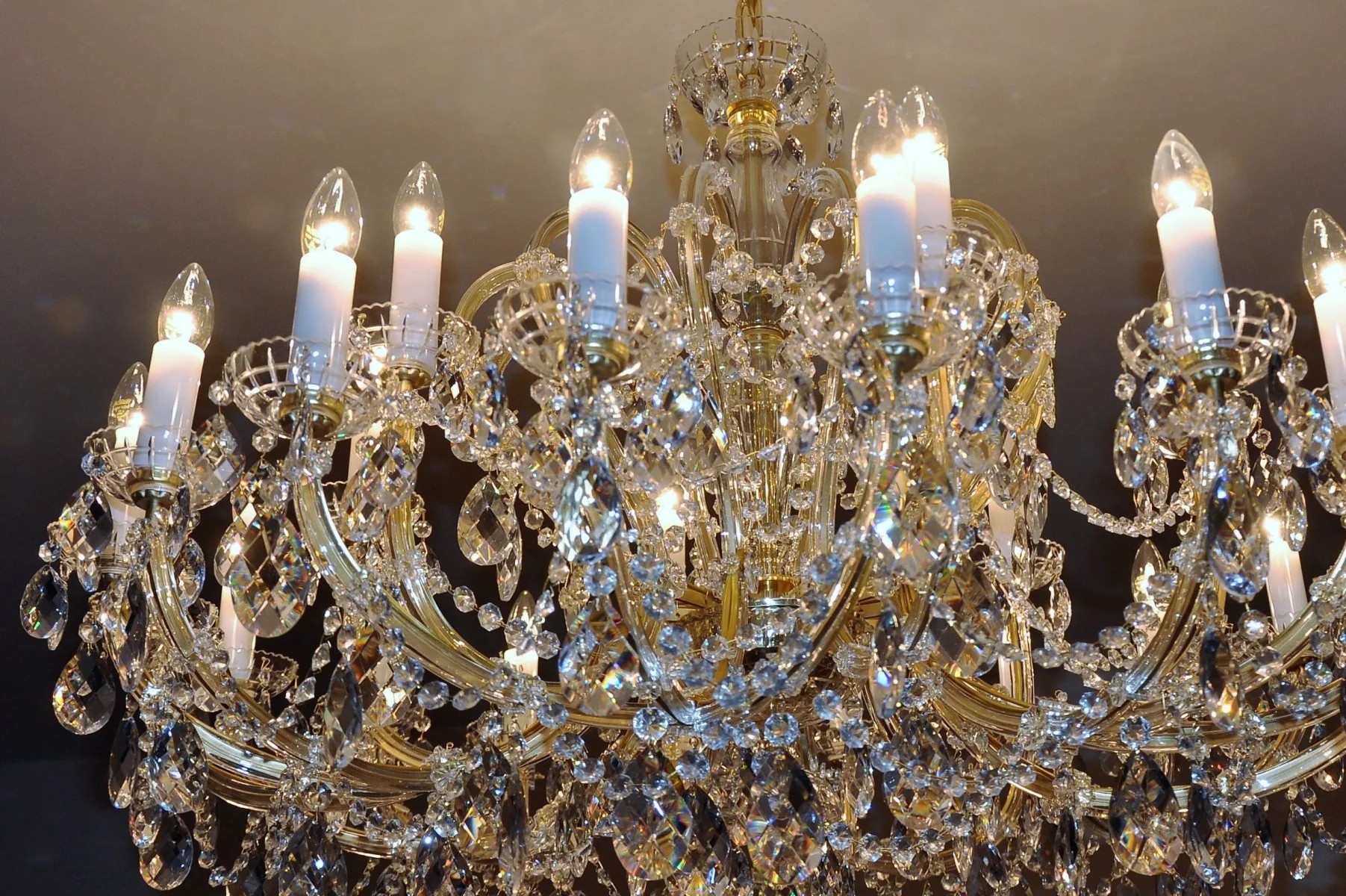 24-flame Maria Theresa crystal chandelier with the square hand-cut - Image 2