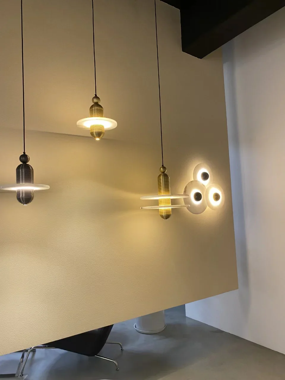 Alabaster Comet Pendant Lamp - Image 36