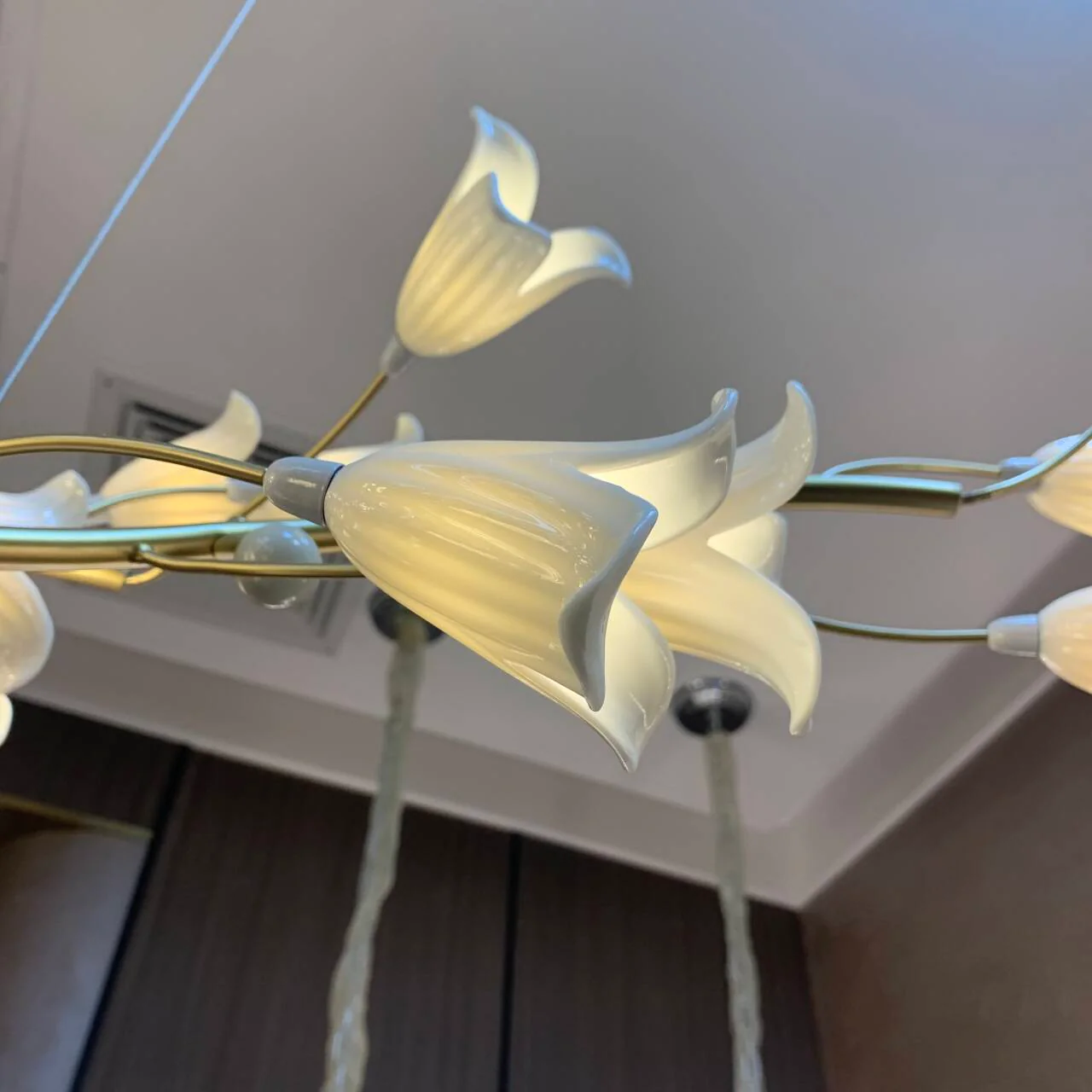 Modern Brass Branch Ceramics Flower Chandelier for Stylish Living Room Hotel and Restaurant - Image 2