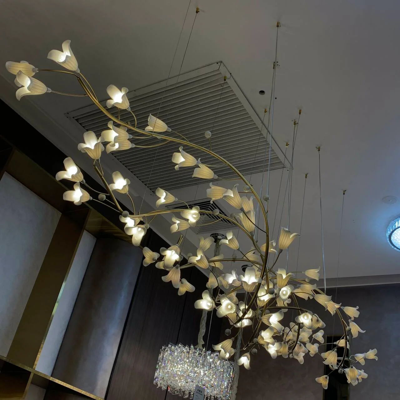 Modern Brass Branch Ceramics Flower Chandelier for Stylish Living Room Hotel and Restaurant - Image 4