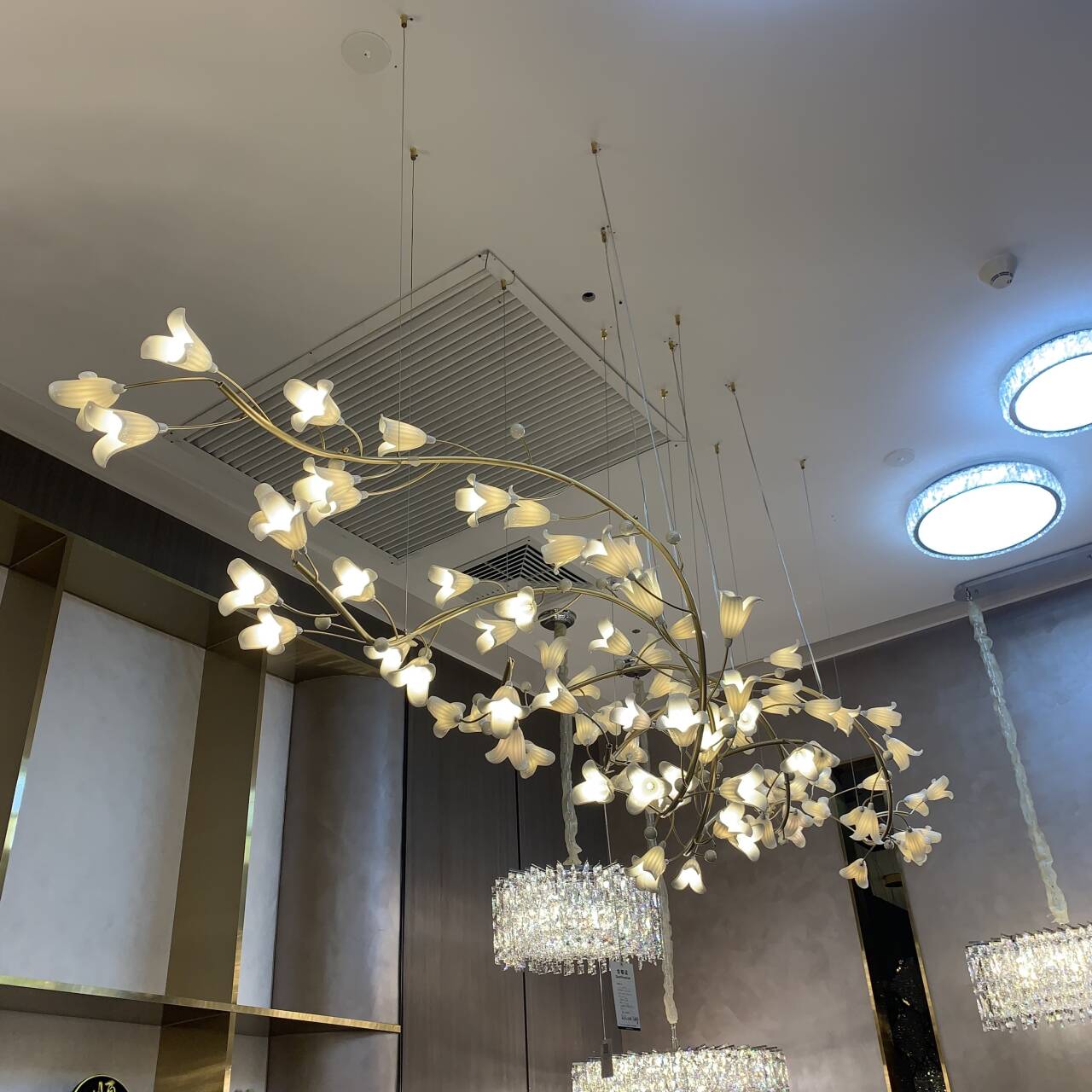 Modern Brass Branch Ceramics Flower Chandelier for Stylish Living Room Hotel and Restaurant - Image 5