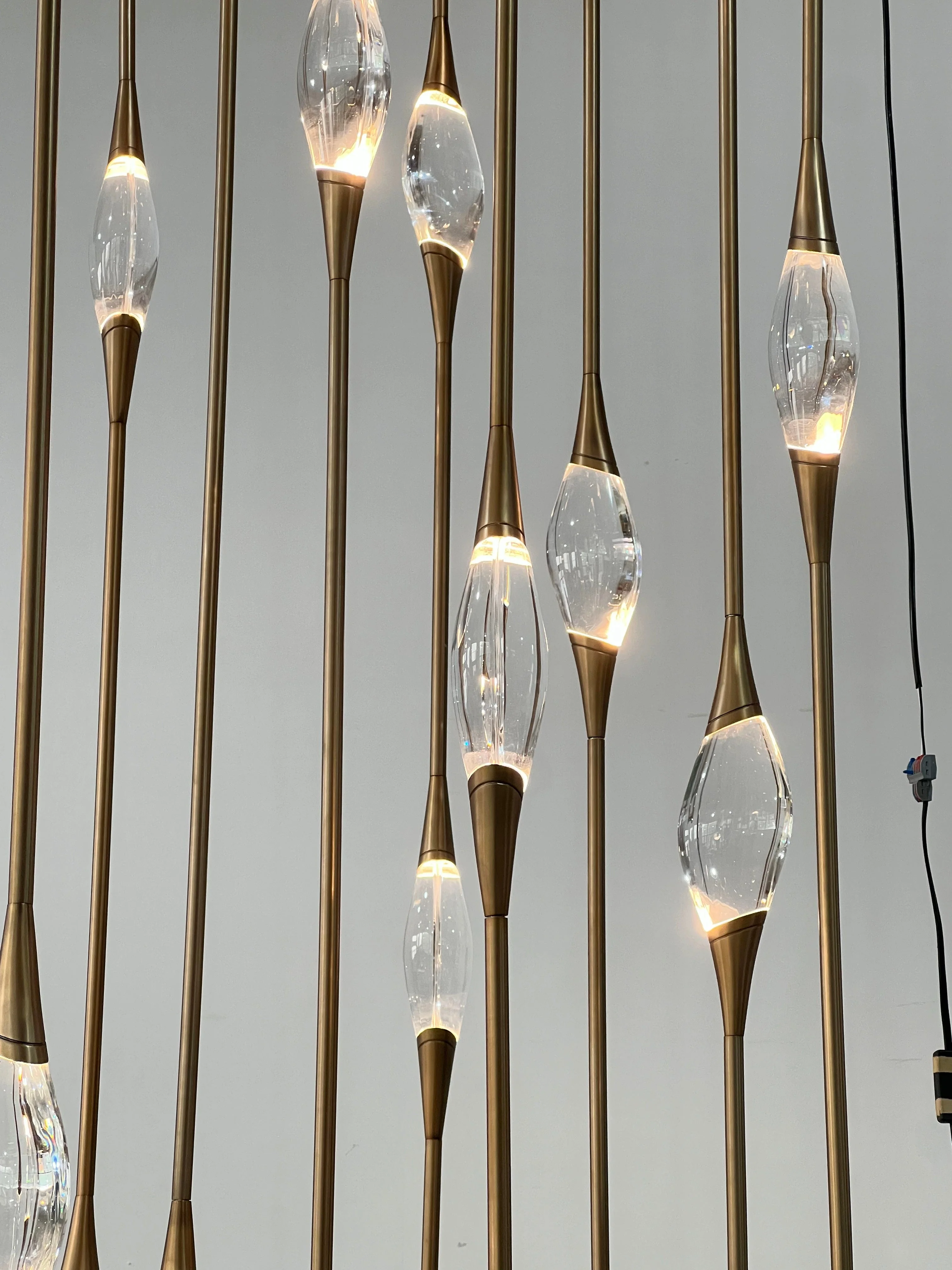 PEZEO CRYSTAL CHANDELIER - Image 4